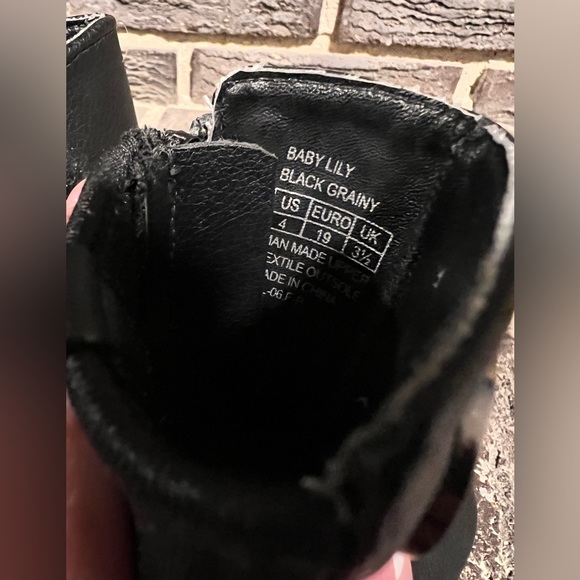 Michael Kors Boots (infants) - Picture 3 of 4